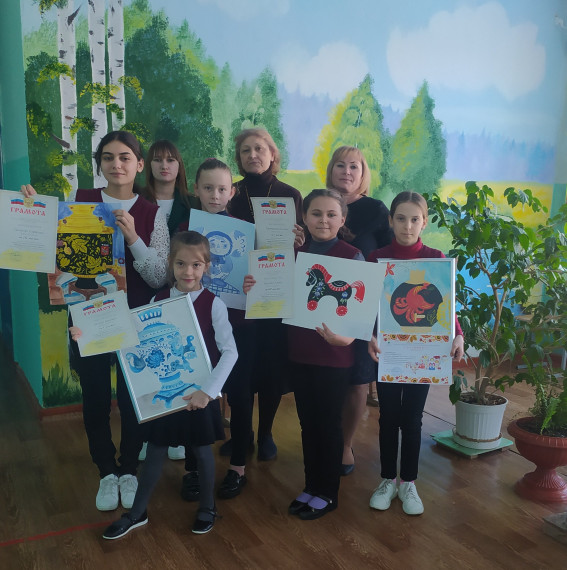 Ученицы школы стали победительницами и призёрами в районном конкурсе-выставке детского изобразительного творчества «Щедра ремеслами земля моя!».
